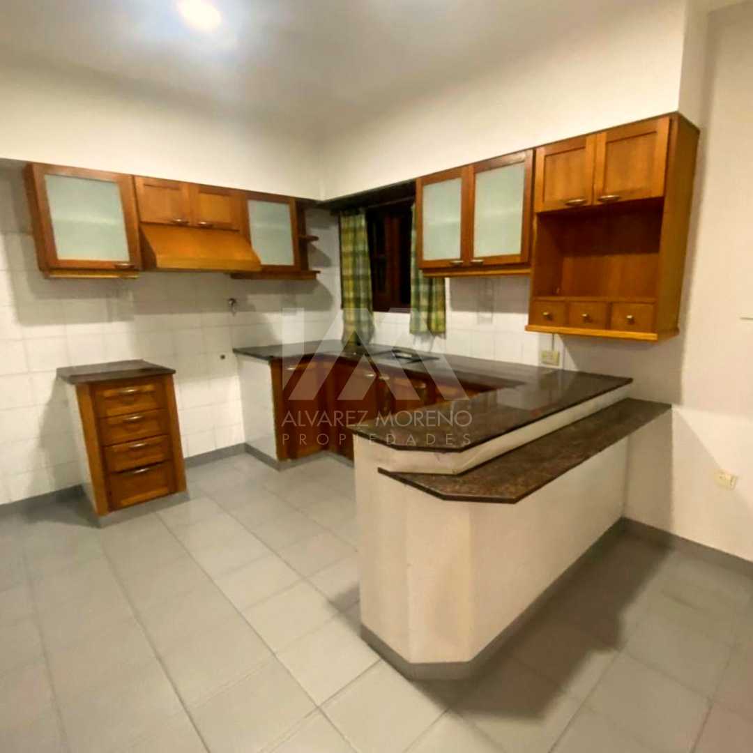 Alvarez Moreno Propiedades - Brinda asesoramiento y soluciones a nuestros clientes en lo que se refiera al mercado inmobiliario. Ventas, tasaciones, alquileres de todo tipo de propiedadesCasa en esquina España y Lacunza