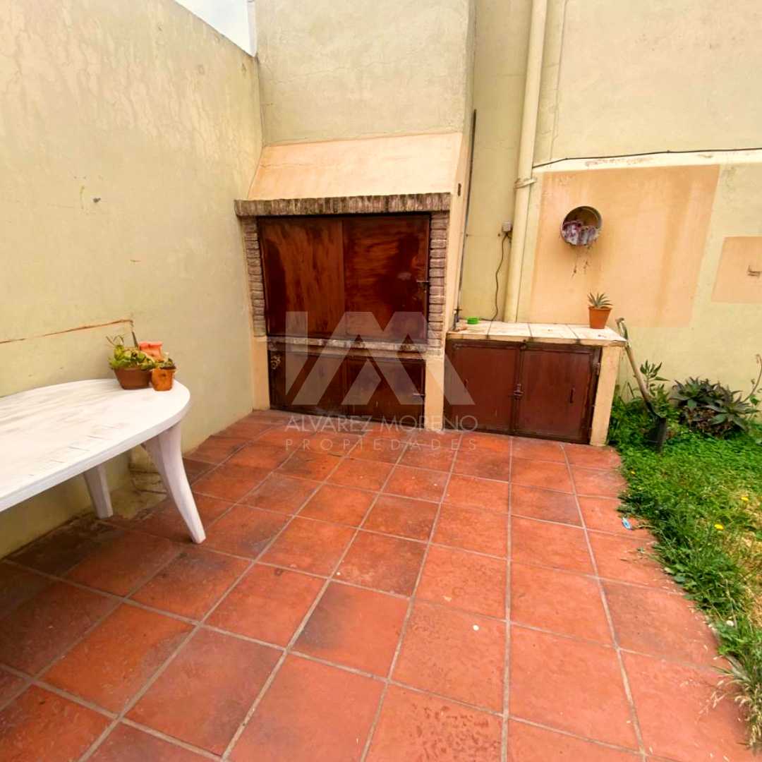 Alvarez Moreno Propiedades - Brinda asesoramiento y soluciones a nuestros clientes en lo que se refiera al mercado inmobiliario. Ventas, tasaciones, alquileres de todo tipo de propiedadesCasa en esquina España y Lacunza