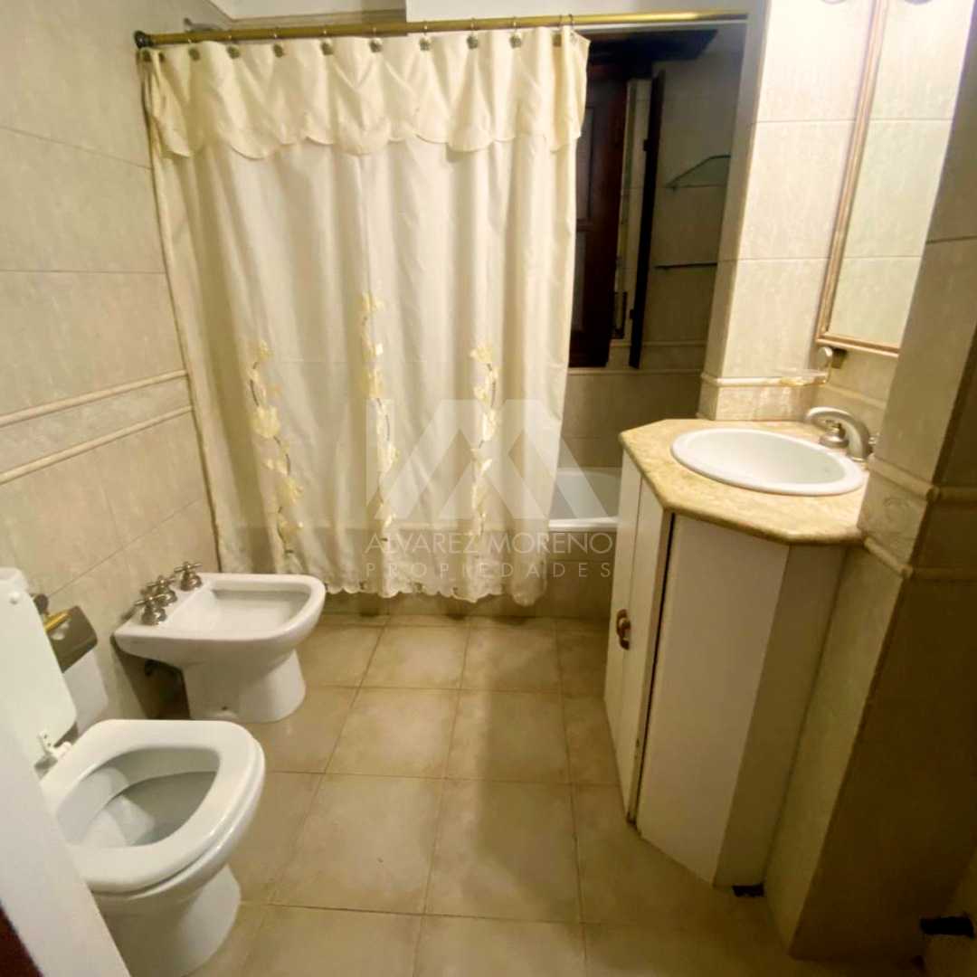 Alvarez Moreno Propiedades - Brinda asesoramiento y soluciones a nuestros clientes en lo que se refiera al mercado inmobiliario. Ventas, tasaciones, alquileres de todo tipo de propiedadesCasa en esquina España y Lacunza