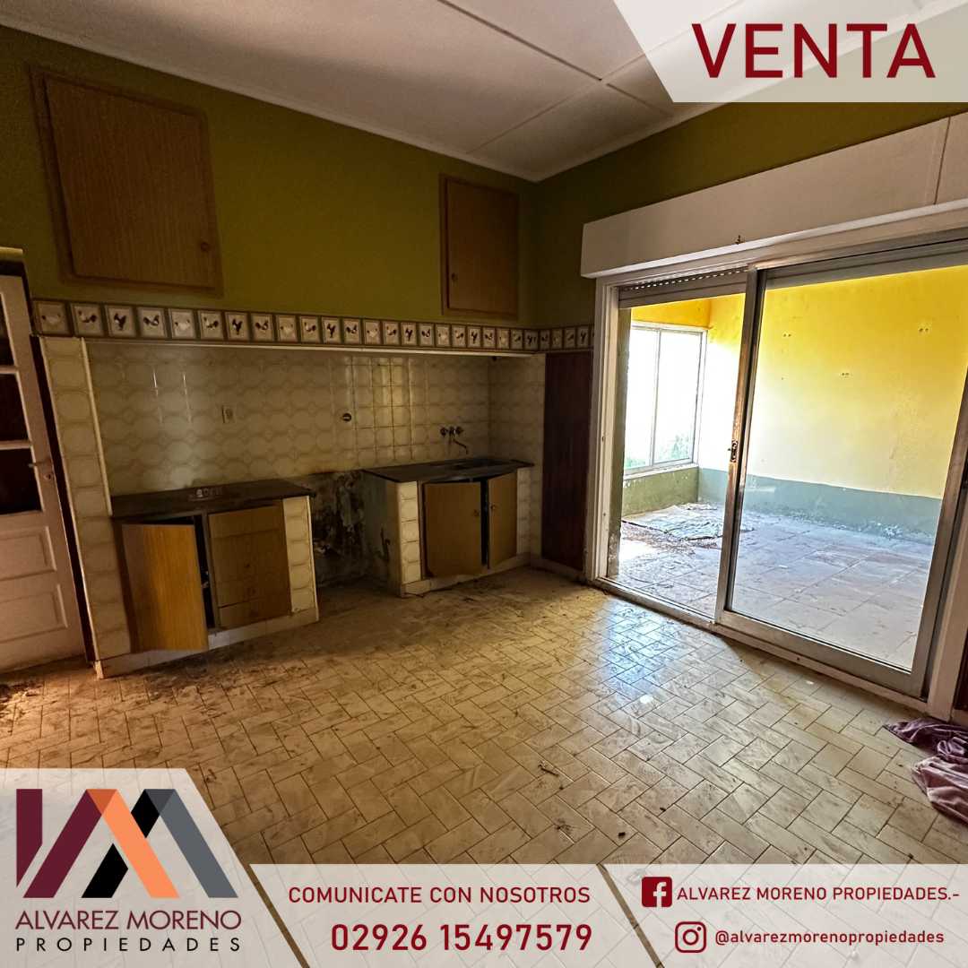 Alvarez Moreno Propiedades - Brinda asesoramiento y soluciones a nuestros clientes en lo que se refiera al mercado inmobiliario. Ventas, tasaciones, alquileres de todo tipo de propiedadesESPAÑA 1256- CASA CON GRAN LOTE EN VENTA