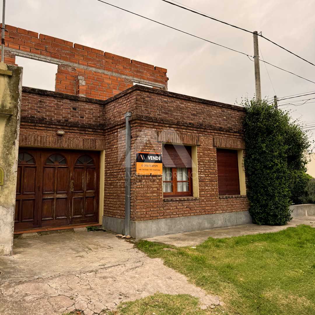 Alvarez Moreno Propiedades - Brinda asesoramiento y soluciones a nuestros clientes en lo que se refiera al mercado inmobiliario. Ventas, tasaciones, alquileres de todo tipo de propiedadesCasa en esquina España y Lacunza