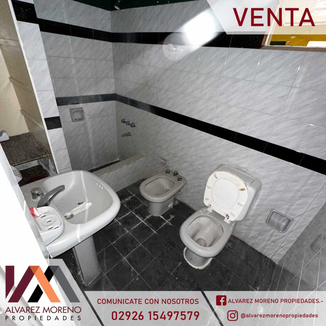 Alvarez Moreno Propiedades - Brinda asesoramiento y soluciones a nuestros clientes en lo que se refiera al mercado inmobiliario. Ventas, tasaciones, alquileres de todo tipo de propiedadesESPAÑA 1256- CASA CON GRAN LOTE EN VENTA