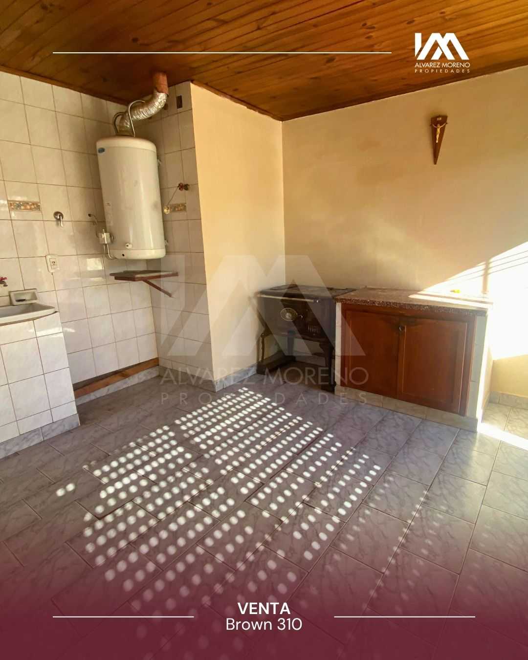 Alvarez Moreno Propiedades - Brinda asesoramiento y soluciones a nuestros clientes en lo que se refiera al mercado inmobiliario. Ventas, tasaciones, alquileres de todo tipo de propiedadesEn venta Casa con Depto y local aledaño- Uriburu y Brown